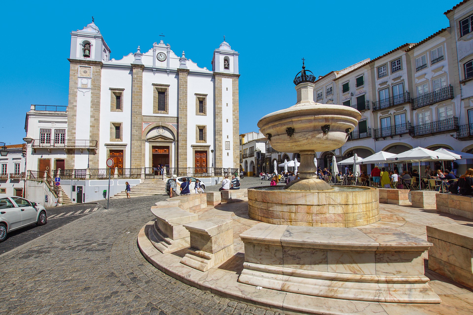 Évora