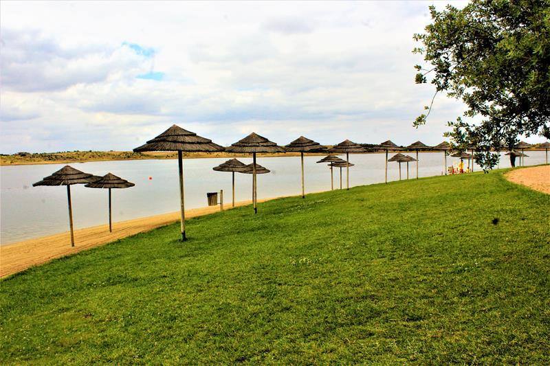 Praia fluvial de Mourão
