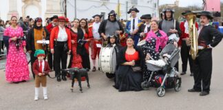 Estremoz: Centenas de foliões junta-se para o corso de Carnaval