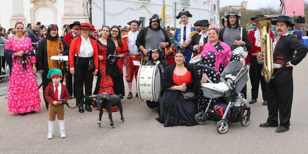 Estremoz: Centenas de foliões junta-se para o corso de Carnaval