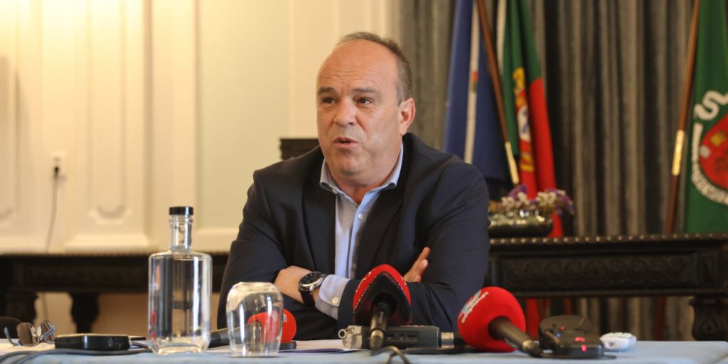 Autarca de Estremoz culpa «fenómeno extremo» por queda de muro no castelo