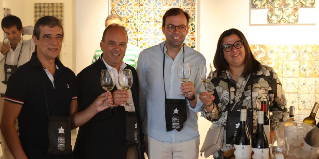 “CultourWine”: Estremoz «de braços dados» com 13 adegas, arte e Cante Alentejano (c/fotos)