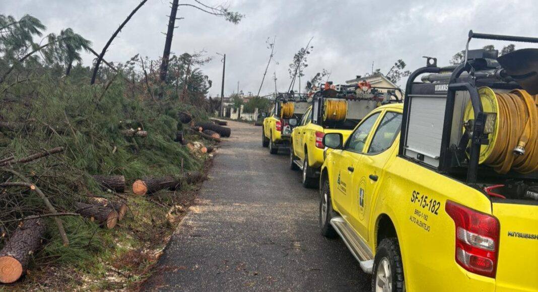 Depressão Kristin: Sapadores do Alto Alentejo reforçam apoio no Médio Tejo