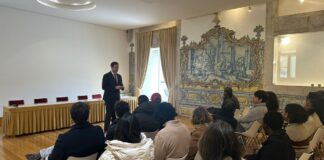 Estudantes da Universidade de Évora visitam Assembleia da República e reúnem com deputado Alexandre Poço
