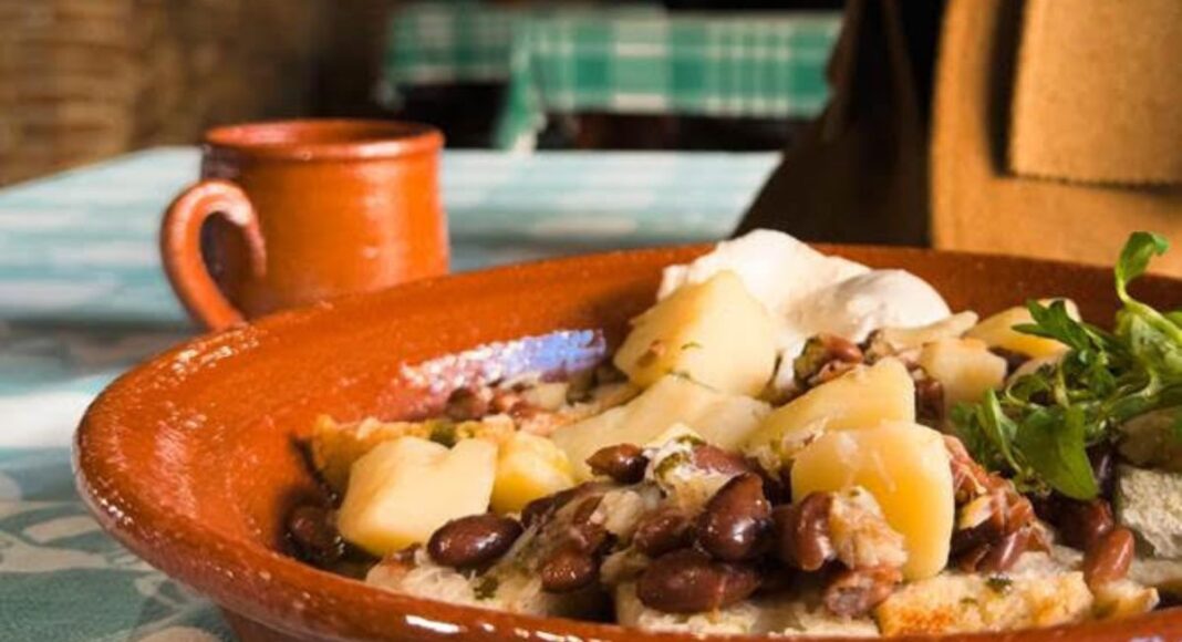 Durante oito dias, Redondo celebra tradição à mesa com feijão com poejos e bacalhau