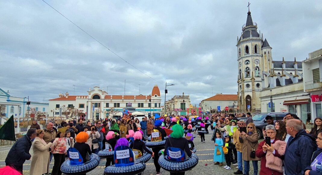 Carnaval 2026: Primeiro desfile leva centenas às ruas de Reguengos de Monsaraz