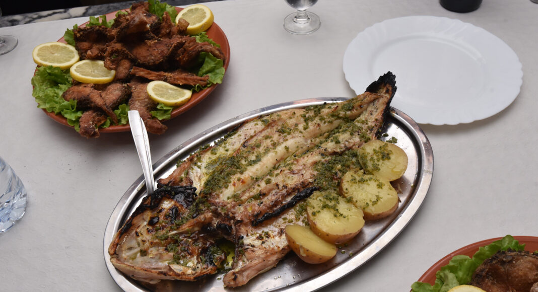 Festival do Peixe do Rio começa com grande afluência no Alandroal e esgota Rota do Petisco