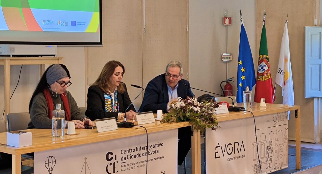 Vereadora de Évora alerta para importância de dados e cooperação na resposta social do território