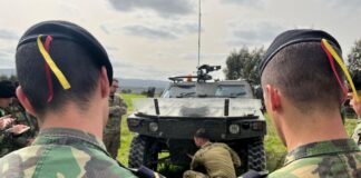 Regimento de Cavalaria nº3 forma futuros sargentos para operar viatura blindada Panhard M11