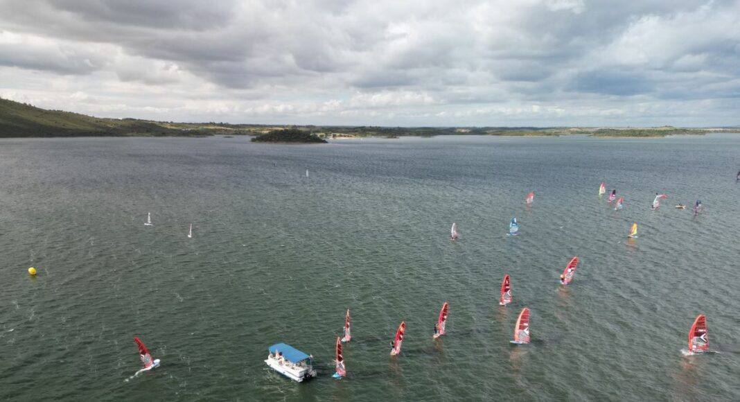 Monsaraz recebe duas competições internacionais de windsurf em maio no Lago Alqueva
