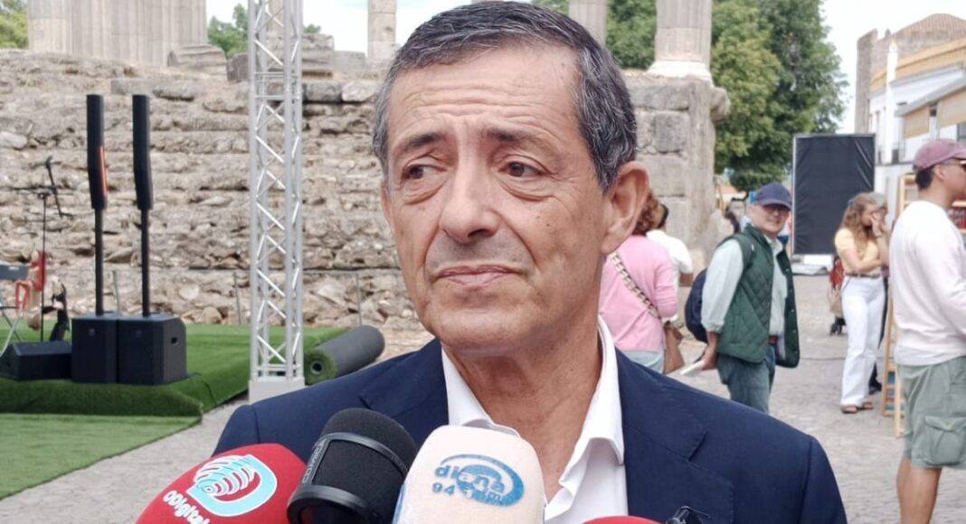 «Uma cidade que lê é uma cidade com futuro», diz Carlos Zorrinho na abertura da Feira do Livro de Évora