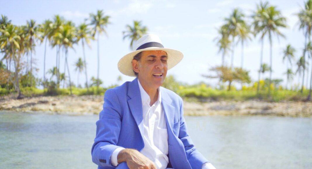 Mário Moita: O artista alentejano que levou o fado ao piano e agora cruzou Portugal com Cuba