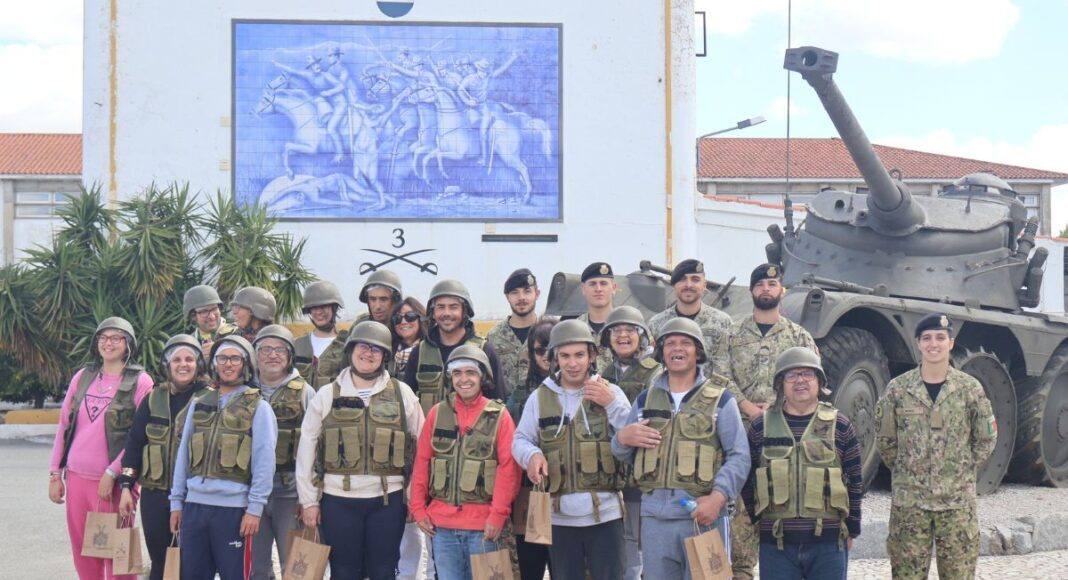 Regimento de Cavalaria n.º 3 recebe utentes da CERCI Estremoz em dia de atividades militares