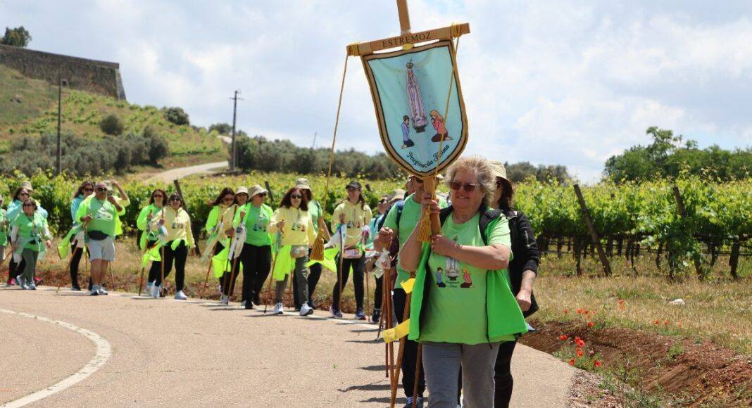 Entre promessas e fé, cerca de 70 peregrinos partem de Estremoz rumo a Fátima (c/fotos)