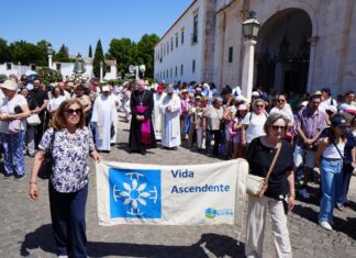 Festa da Diocese reuniu centenas de fiéis em Vila Viçosa para celebrar a unidade da Igreja (c/fotos) Festa da Diocese reuniu centenas de fiéis em Vila Viçosa para celebrar a unidade da Igreja