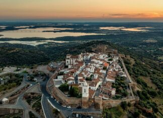 Alentejo tem 15 candidatos às Novas 7 Maravilhas de Portugal. Conheça os monumentos e espaços a votação Monsaraz