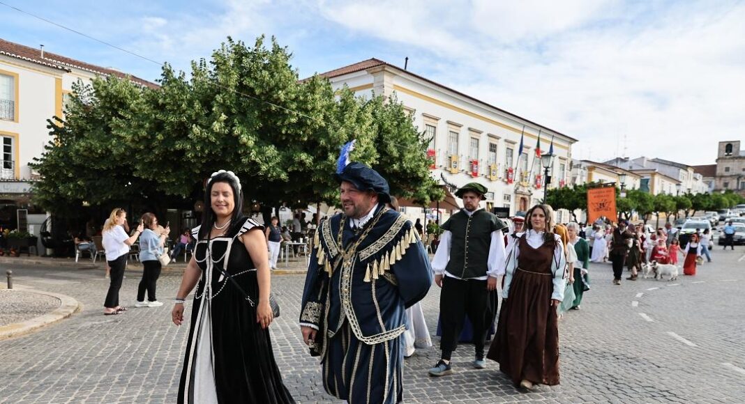 Vila Viçosa revive época renascentista com desfile histórico e recriações culturais